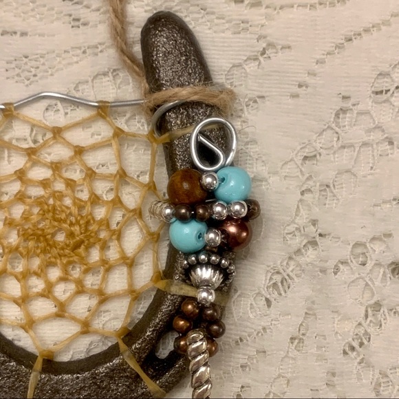 The Lucky Horse Shiloh Horse Rescue Beaded Feather Horseshoe Dreamcatcher Decor - Picture 4 of 9